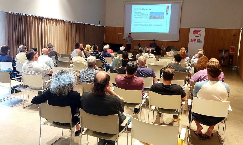 Imatge de la presentació del projecte i la 1a ruta dels Espais de la Guerra Civil, que va tenir lloc a la Casa de Cultura Blanca d'Anjou de l'Hospitalet de l'Infant