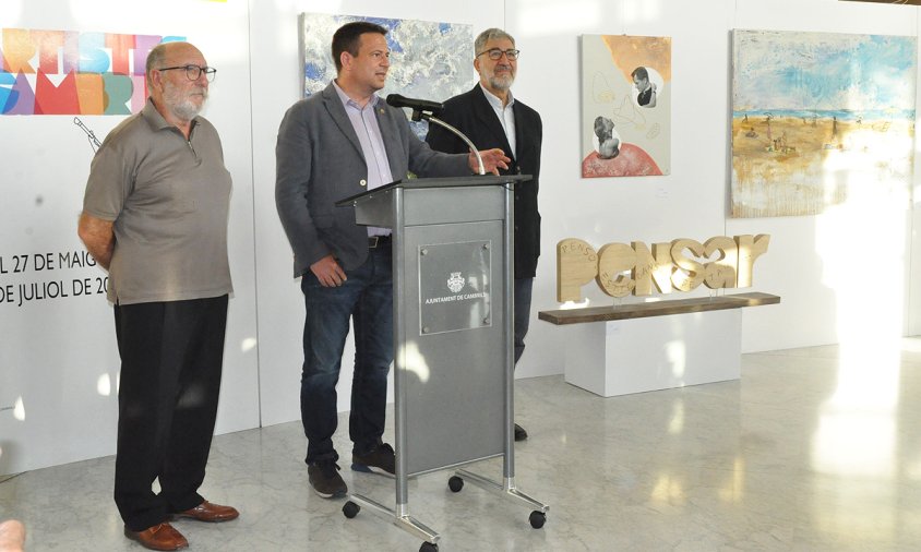 Un moment de l'acte d'inauguració de l'exposició Artistes de Cambrils
