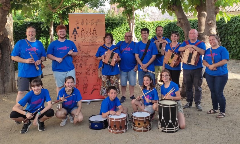 Els alumnes de l'Aula de Sons a Cambrils al pati de la Torre del Llimó