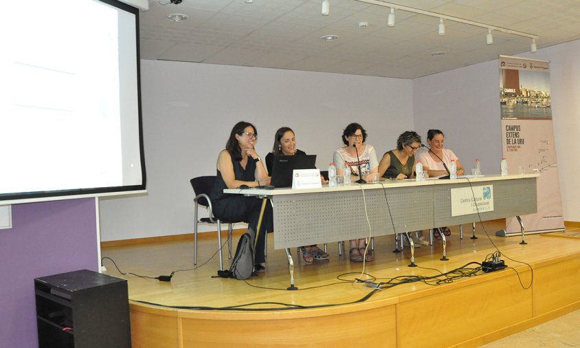 Presentació dels resultats del programa, ahir a la tarda: D'esquerra a dreta: Anna Catà, Cinta Mata, Pilar Baixeras, Anna Suances i Elena Gutiérrez