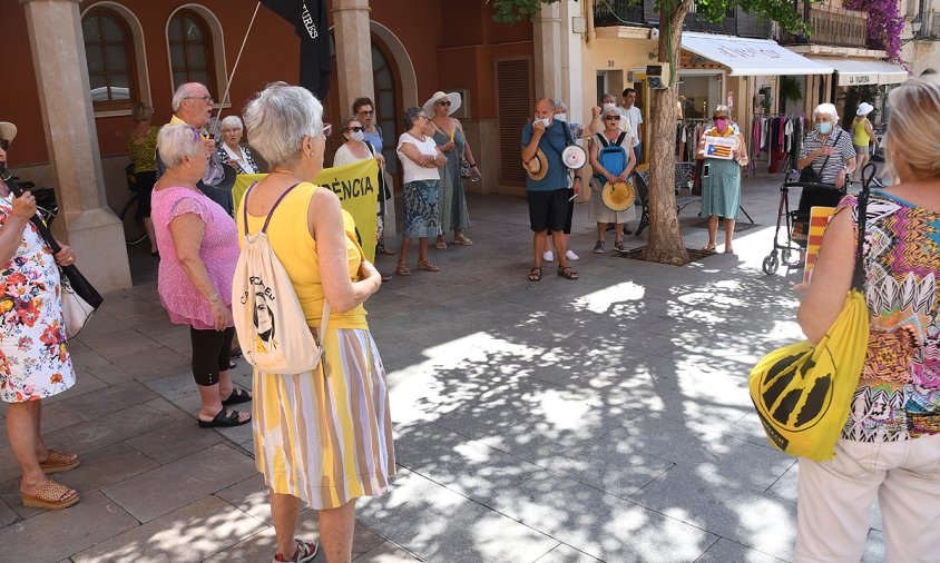 Concentració de les Àvies i Avis, ahir, a la plaça de la Vila