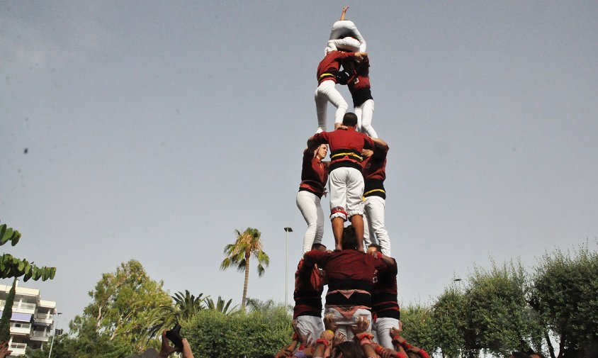 3 de 6 dels Xiquets de Cambrils, a la diada castellera de Sant Pere