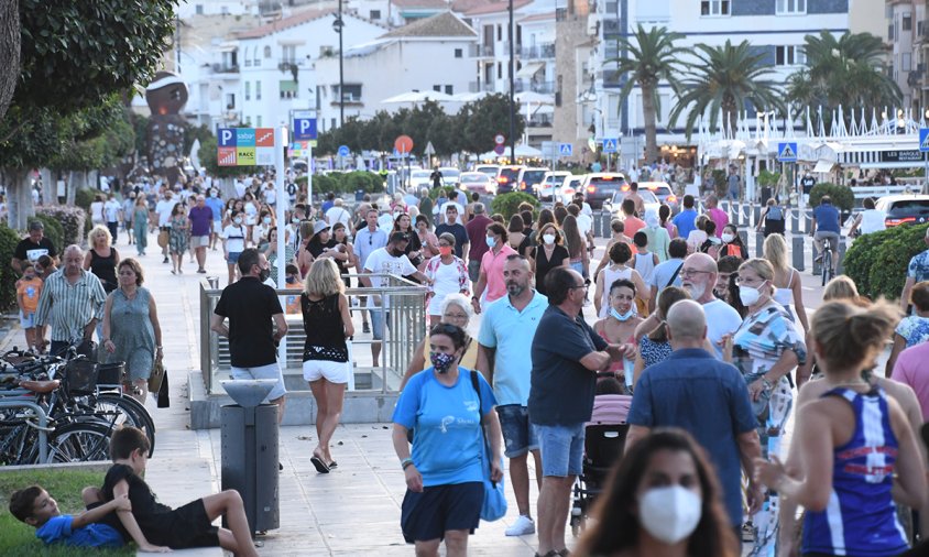 Imatge d'arxiu de l'ambient a la façana marítima, l'estiu passat