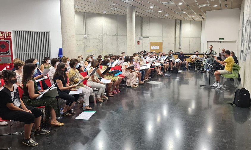 Imatge d'un dels assajos a la sala de concerts de l'Ateneu Juvenil