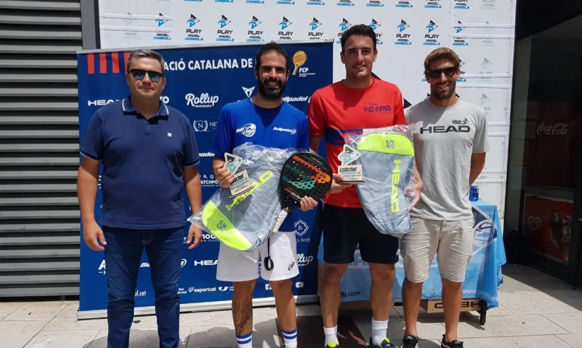 Alguns dels participants al torneig Slam amb membres del Club Pàdel Cambrils