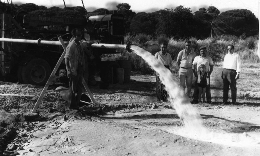 Pou municipal d'extracció d'aigua potable prop de la zona esportiva de l'Estadi Municipal de Futbol  / Juliol 1971