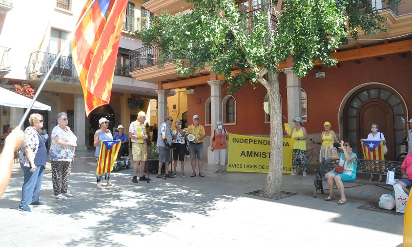 Imatge de la concentració de les Àvies i Avis per la Independència, ahir a la plaça de la Vila