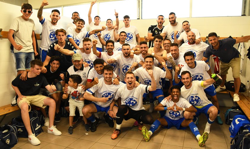 Celebració de la plantilla al vestidor després d'assolir l'ascens de categoria, el passat 28 de maig