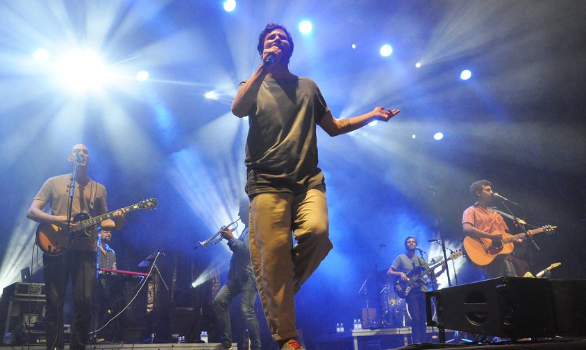 Un moment del concert del grup Taburete, ahir a la nit, al parc del Pinaret