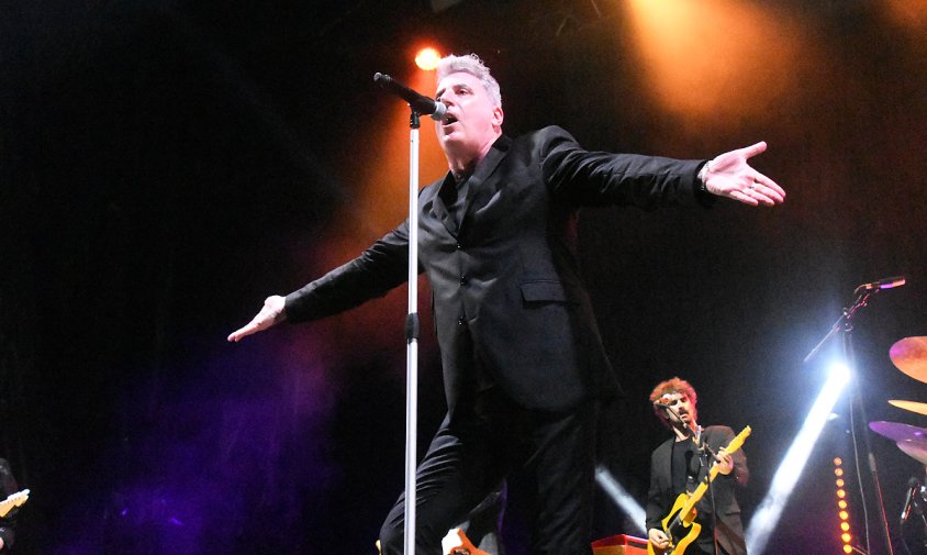 Loquillo, ahir a la nit, a l'escenari del Festival Internacional de Música, al parc del Pinaret