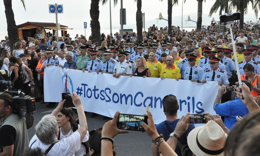 Imatge de la capçalera de la manifestació que es va fer a Cambrils, el 25 d'agost de 2017, com a condemna als atemptats