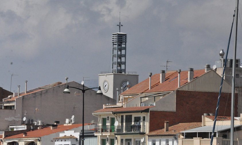 Vista actual del campanar de l'església de Sant Pere