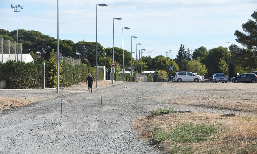 Espai contigu a la zona esportiva municipal que fins ara s'ha utilitzat com a lloc d'aparcament
