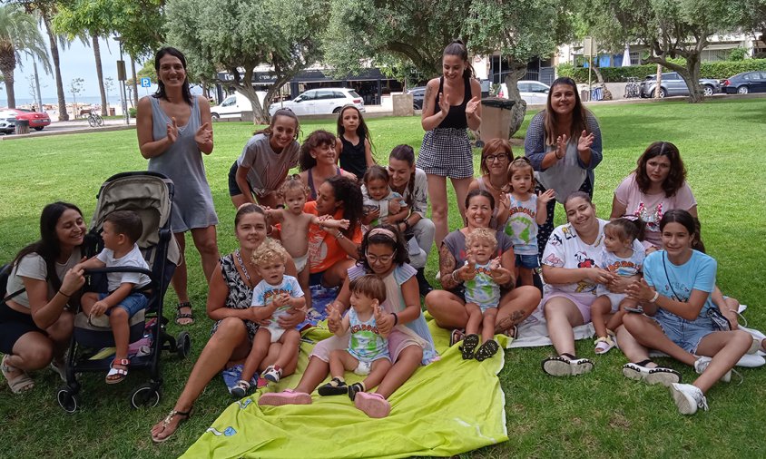 Foto de grup de la festa final del Casalet d'Estiu de l'Espai Familiar Saltirons