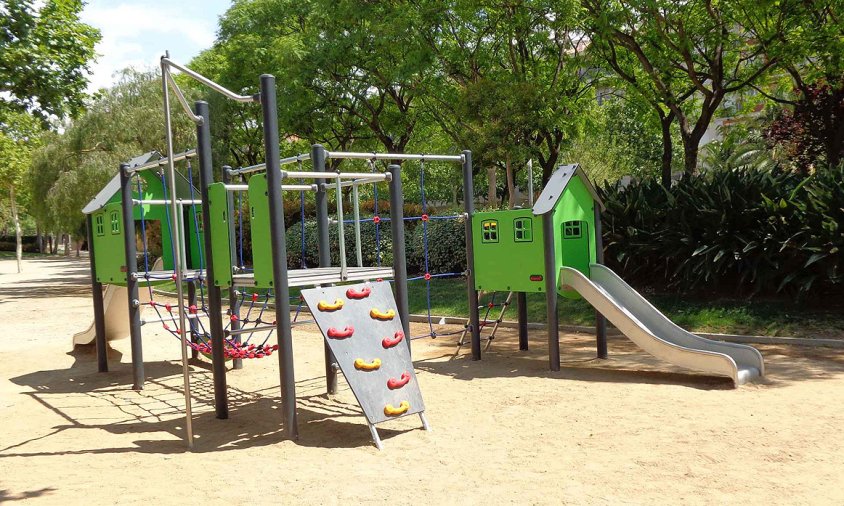 Imatge del nou joc infantil que s'ha instal·lat al parc del Pescador