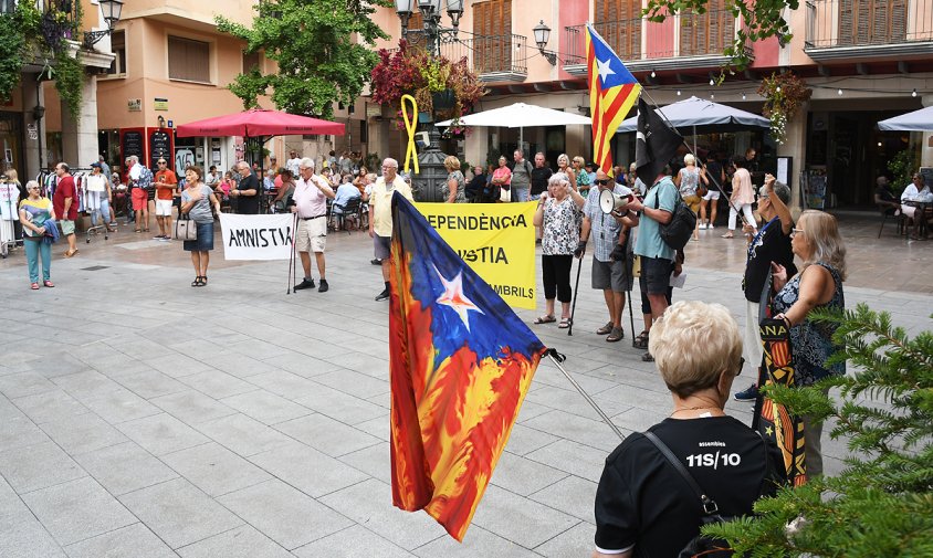 Concentració de les Àvies i Avis, ahir, a la plaça de la Vila