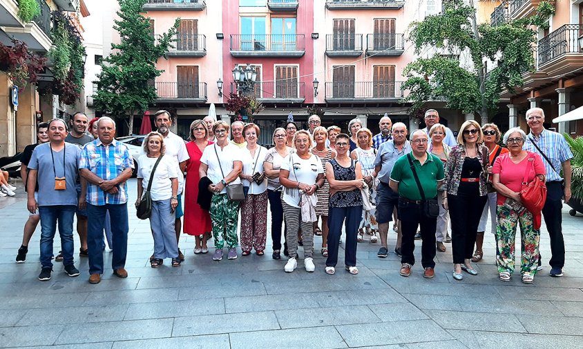 Foto de grup de la Collita del 52 que va realitzar la visita als espais de la Guerra Civil a Cambrils