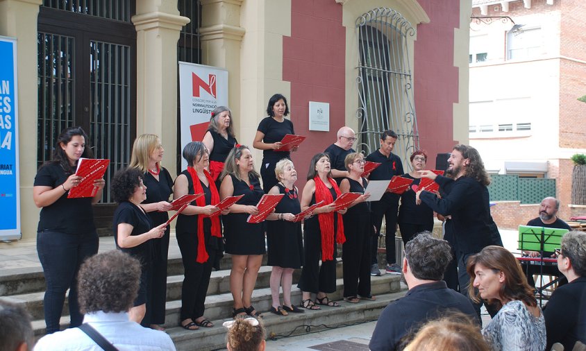 Imatge d'una actuació de la Coral Canta amb el cor