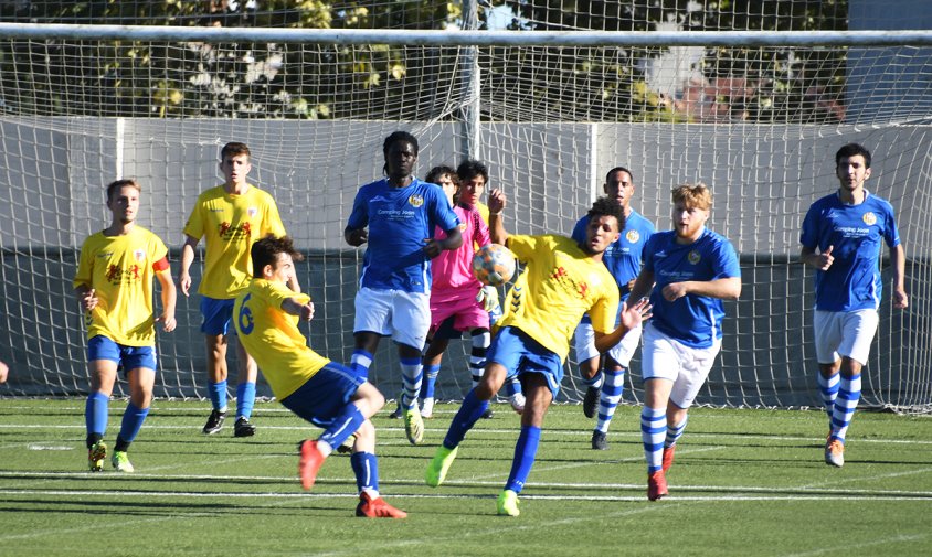 El FC Cambrils va guanyar al Vila-seca B en el partit disputat aquest passat dissabte a la tarda a l'estadi municipal