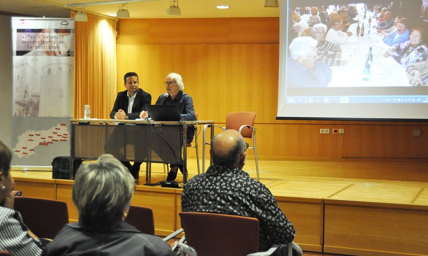 Acte inaugural de l'Aula de la Gent Gran, ahir a la tarda, a càrrec de l'alcalde Oliver Klein i el president de l'Aula, Lluís Álvarez