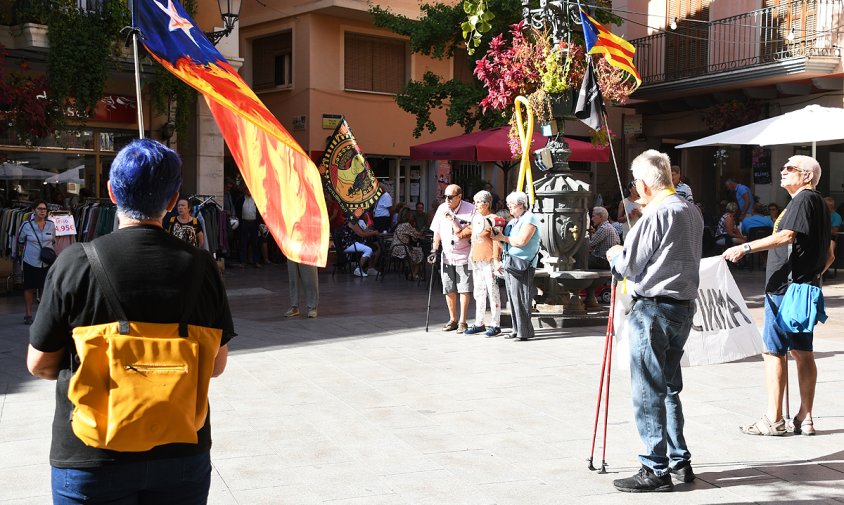 Imatge de la concentració de les Àvies i Avis, ahir, a la plaça de la Vila