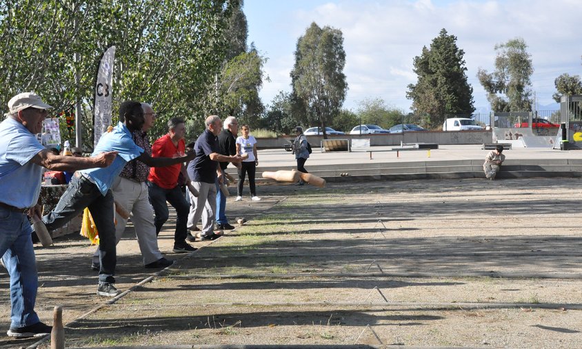 Un moment de la tirada de bitlles, el passat diumenge al matí