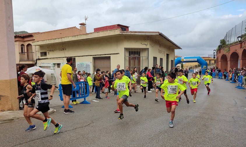 Un moment de la sortida de la cursa en les categories inferiors