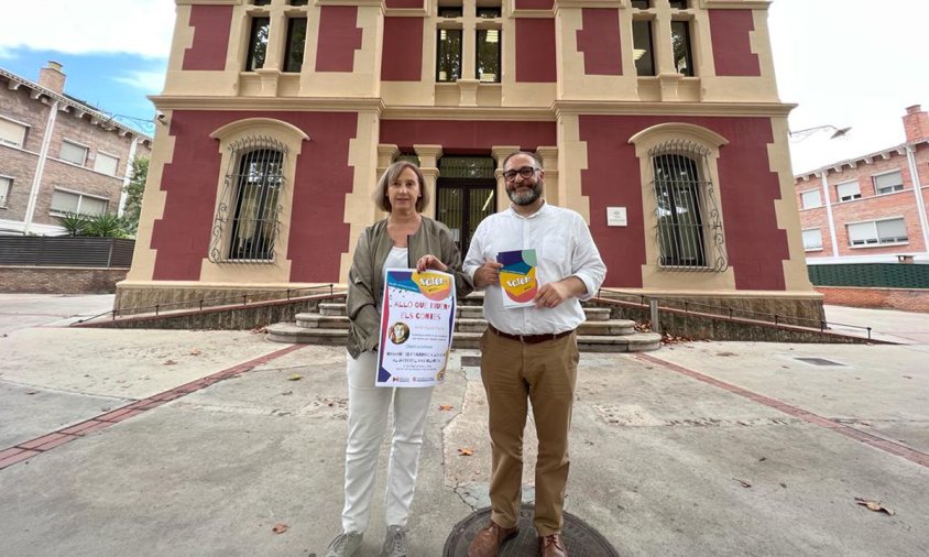 Imatge de la presentació a càrrec Anna Saperas, directora del CNL de l’Àrea de Reus Miquel Ventura, i Daniel Recasens, president del Consell del Centre de Normalització Lingüística