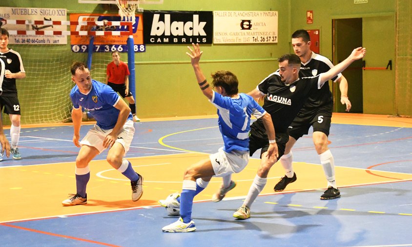 Un moment del partit entre el Laguna i el CFS Reus, el passat dissabte a la tarda