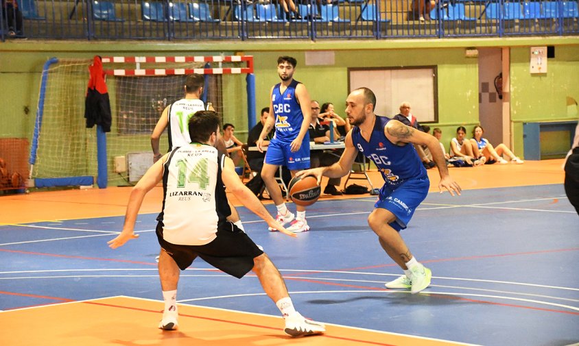 Pere Tost, en primer terme, i Àlex Rodrígeuz, al darrera, en un partit d'aquesta temporada