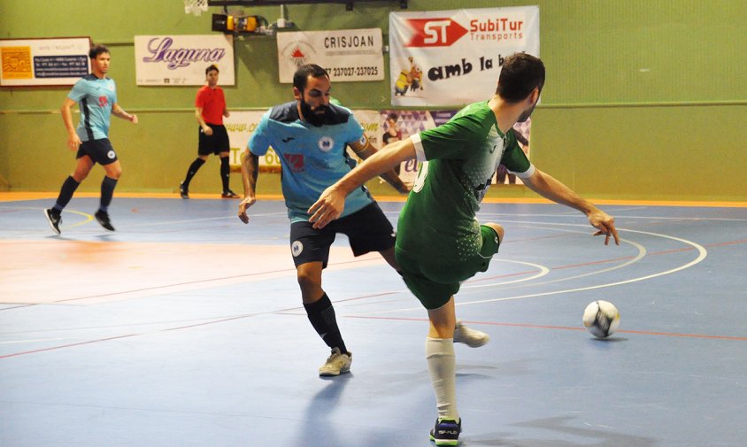 Un moment del partit que va enfrontar el Mediterrani i el Fraga Futsal el passat dissabte a la tarda