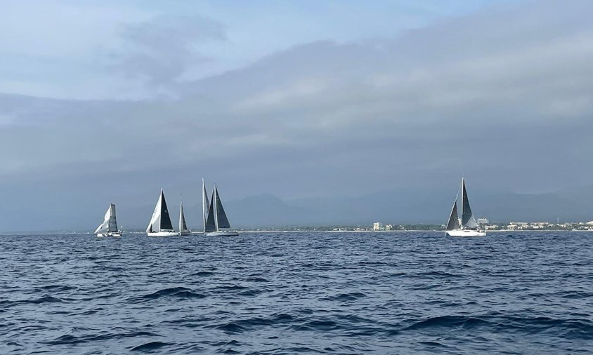 Un moment de la disputa de la regata en aigües cambrilenques