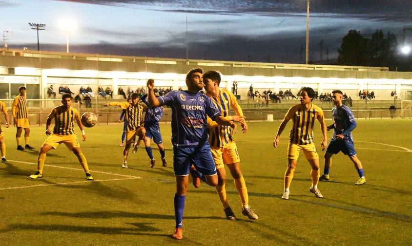 El Cambrils Unió va perdre, aquest passat dissabte, contra l'At. Sant Just, a l'estadi municipal cambrilenc