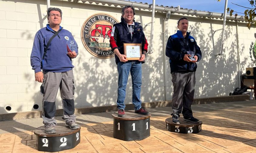 El cambrilenc Jesús Arribas, en la primera posició del podi, va quedar campió en la modalitat de Piñal