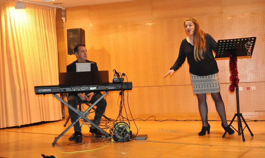 Un moment del recital musical a càrrec de Núria Esquius i el pianista Jorge Varela, ahir a la tarda, al Casal de la Gent Gran