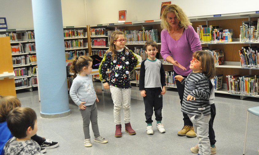 Sessió de contes amb Montse Parra, el passat divendres, a la Biblioteca