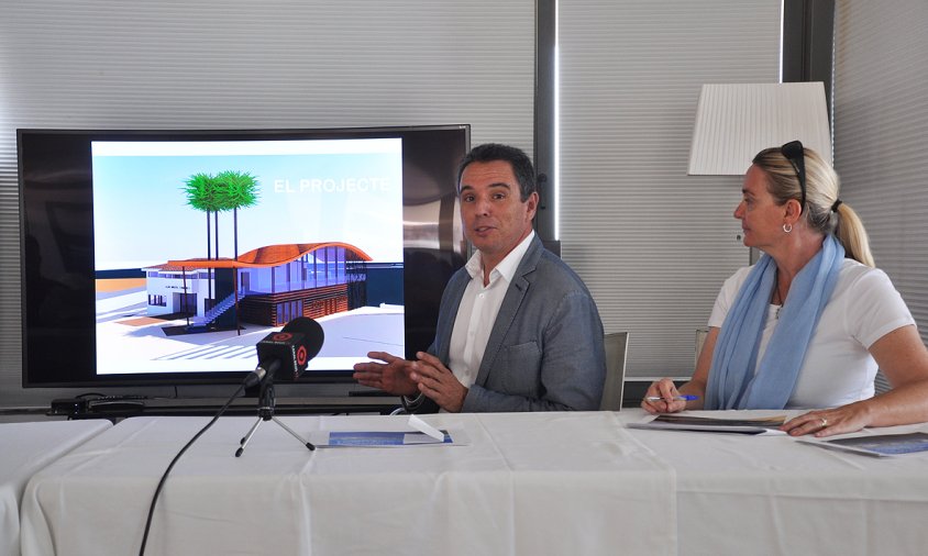 Ramon Vallverdú i Jordina Gallinat, president i gerent del Club Nàutic respectivament, ahir, a la presentació de les obres de remodelació