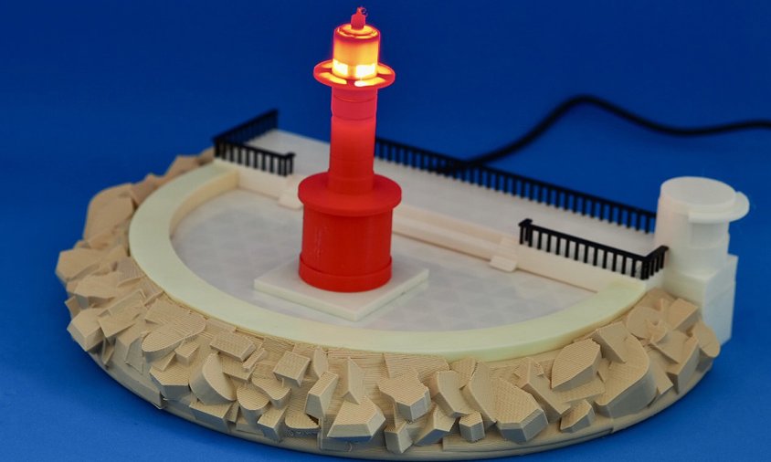 Rèplica en 3D del far vermell de Cambrils amb il·luminació