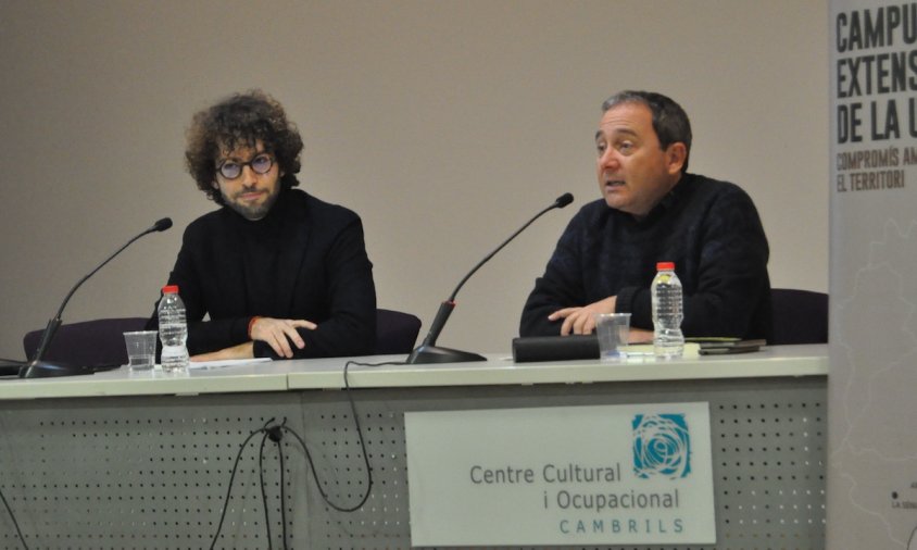 Miquel Julià-Pijoan acompanyat del director del Museu d'Història, Gerard Martí
