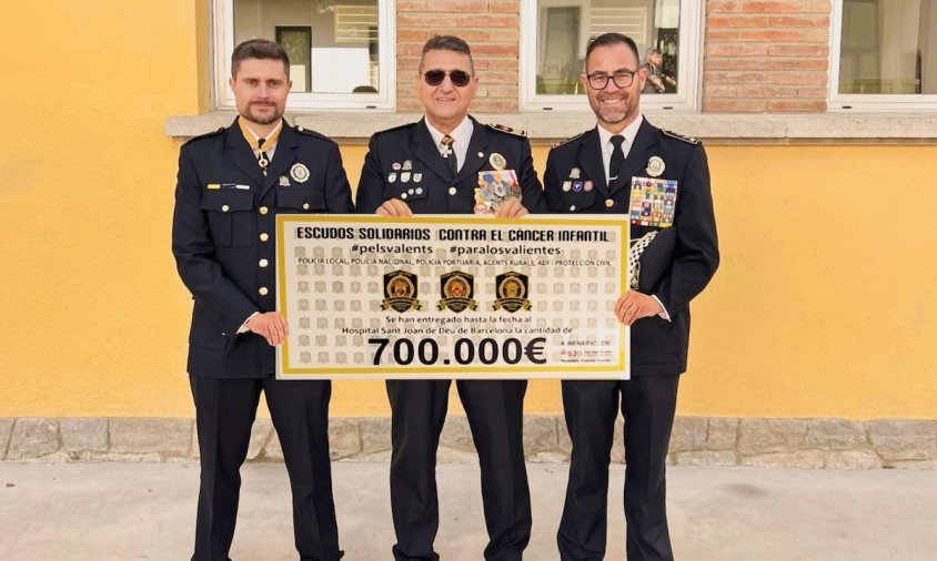 Albert Brunet i Xavier Muñoz, caps de la Policia local de Sant Celoni i de Caldes de Malavella, i Sito Cano, agent de la Policia Local de Cambrils