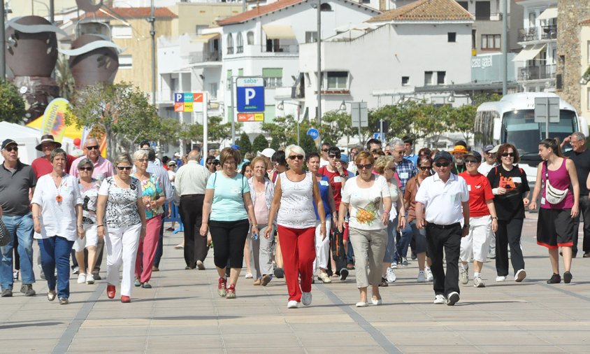 Imatge d'arxiu d'una caminada saludable al Port de Cambrils