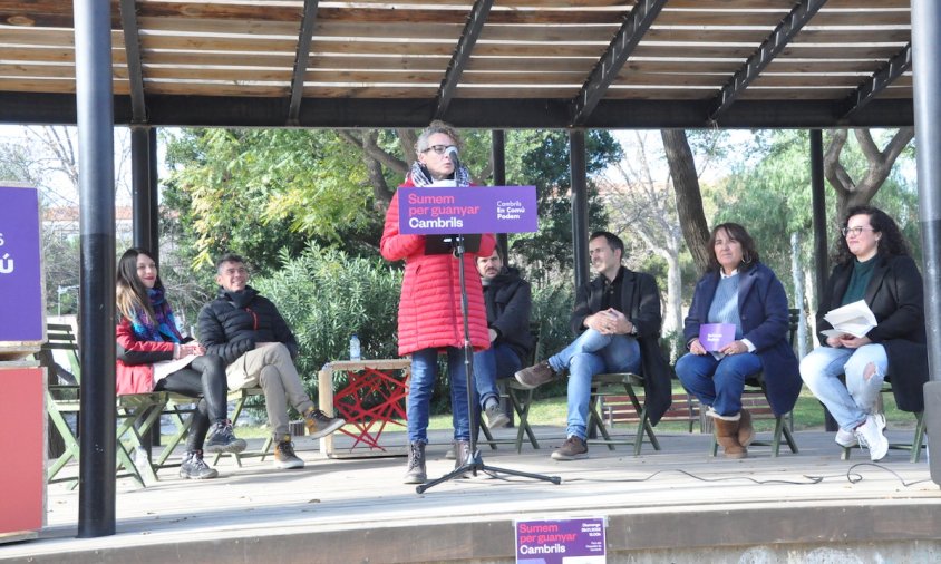 Un moment de l'acte de presentació de Jordi Barberà d'En Comú Podem, ahir al migdia, al parc del Pescador