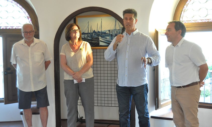 Un moment de l'acte d'inauguració, ahir al vespre. D'esquerra a dreta: Sadurní Martí, Camí Mendoza, Lluís Abella i Gerard Martí