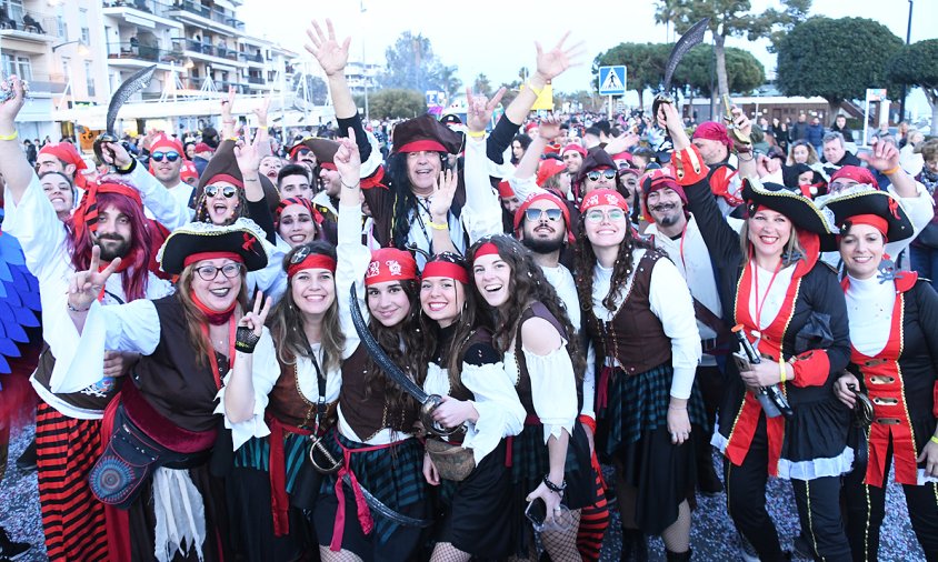 La rua del Carnaval va recórrer la façana del port, en el seu tram inicial