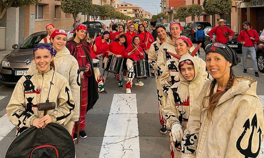 Representació dels Cagarrieres al correfoc femení de la Selva del Camp