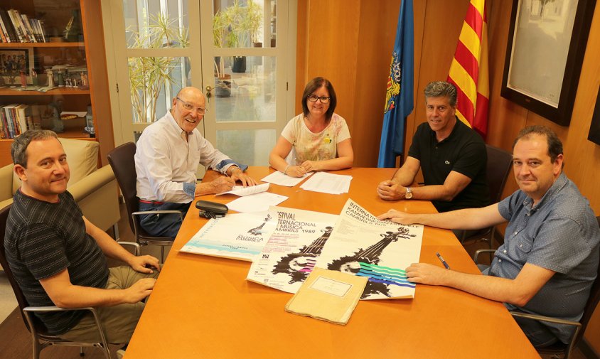 El Centre d'Estudis Cambrilencs cedeix part del seu fons documental a l'Arxiu Municipal de Cambrils