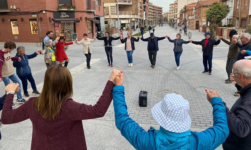 Ballada de la sardana, ahir a la tarda, a la Rambla de Jaume I