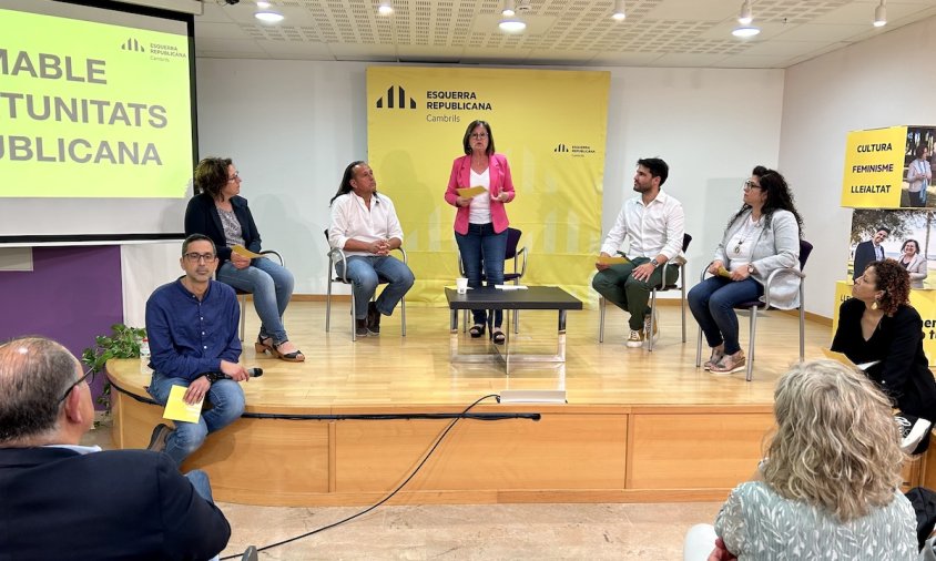 Camí Mendoza acompanyada d'Alejandro Garcia, Neus Cárdenas, Joan Francesc Cerrato, Aleix Rom, Loli Santiago i Hélène Arcelin