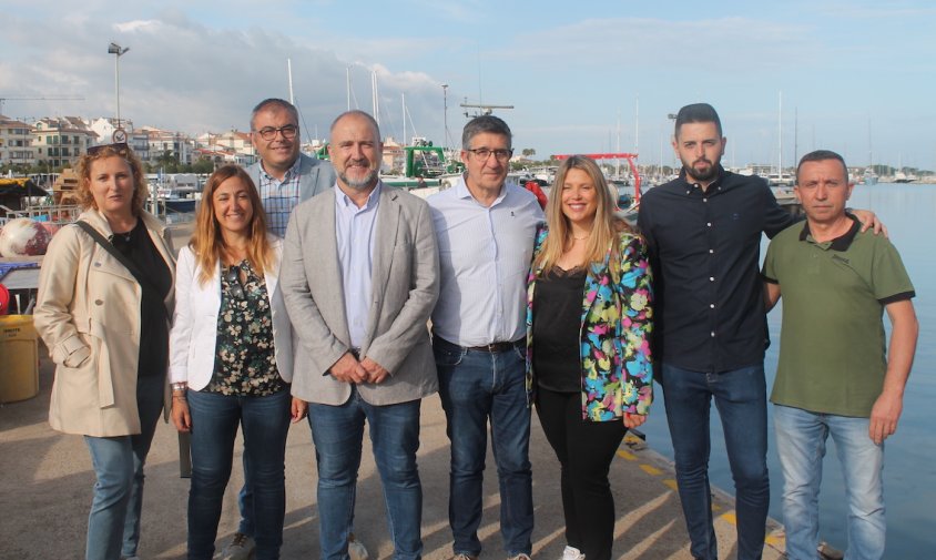 Alfredo Clúa i membres de la llista del PSC a Cambrils acompanyant Patxi López en la seva visita a Cambrils