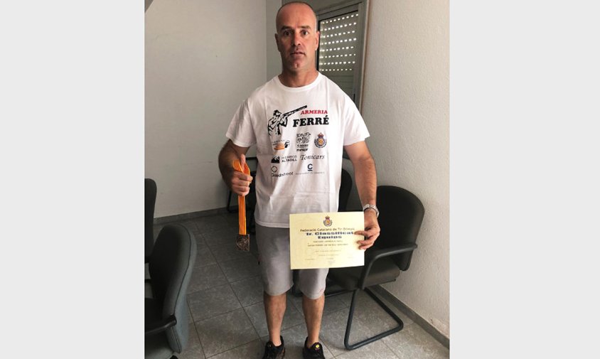 Antoni Ruiz Nat amb la medalla i el diploma obtinguts en el campionat de Catalunya, aquest darrer cap de setmana